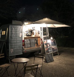 メルセデスベンツのキッチンカーEZYCAFE 1号車